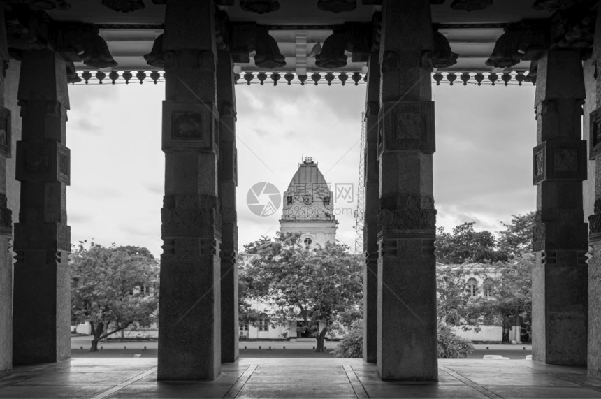 201年7月3日01年加勒srilankcolmb独立纪念堂和西部省议会秘书处大楼通过石柱看到图片