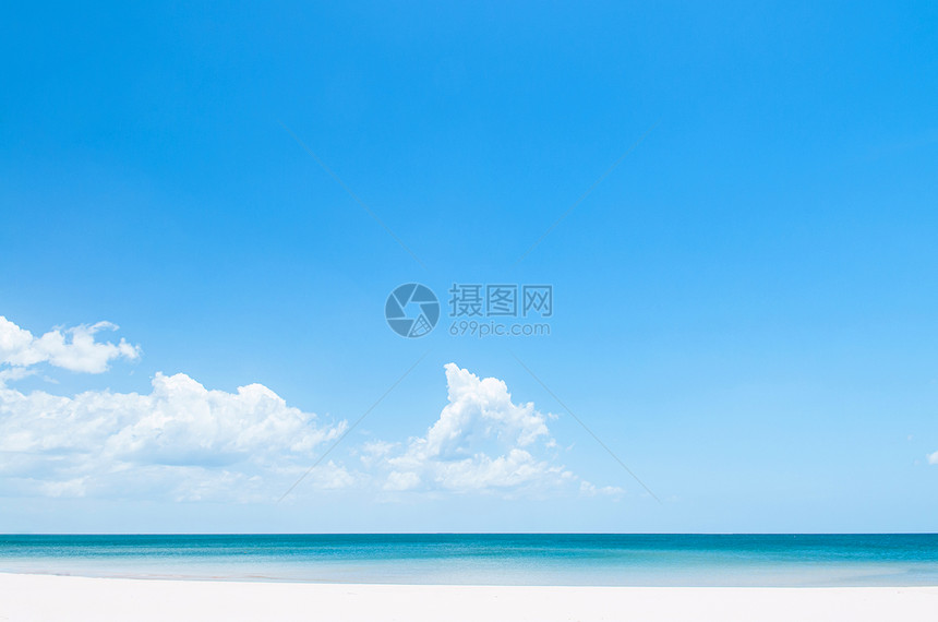 美丽宁静的热带岛屿白色沙滩蓝天白云夏日沙滩度假胜地bangberdchumphon泰国宁静的蓝海景色图片