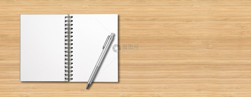 空开螺旋笔记本和纸在木制水平横幅上隔离空白开螺旋笔记本和在木制横幅上隔离图片