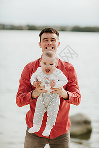 爸爸和宝宝开心快乐的笑图片