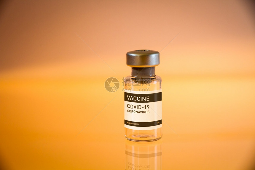黄色实验室背景的19个疫苗瓶黄色背景的19个疫苗瓶图片
