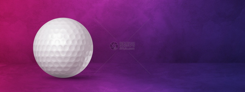 白色高尔夫球在紫工作室横幅上被孤立3D插图白色高尔夫球在紫工作室横幅上被孤立图片