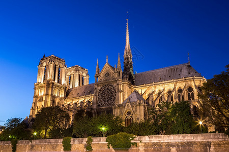 夜间教堂女神是巴黎最受访的地方之一背景图片