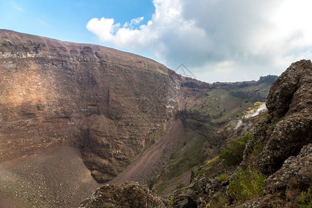 环球动漫嬉戏谷夏日的环球旁边瓦苏威火山口背景