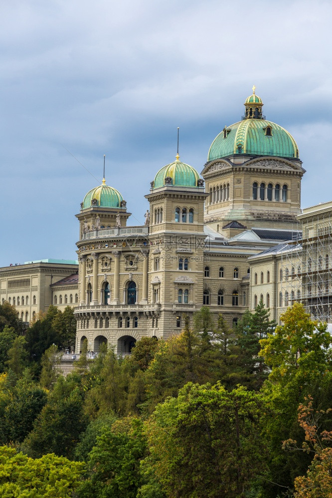 日夏在瑞士的苏维埃德兰联邦宫殿图片