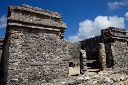 古老的玛雅城市郁亚乌卡坦墨西哥的废墟背景图片