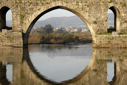 古罗马桥位于波尔古达北部图片