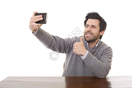 男用手机相拍摄自照片背景图片