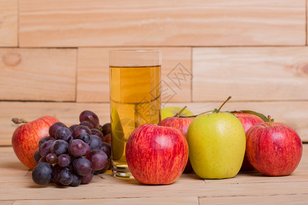苹果汁玻璃木本水果健康高清图片素材