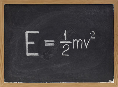 古典牛顿力学的将它与点物体的质量速度联系起来黑板上的白粉笔迹图片