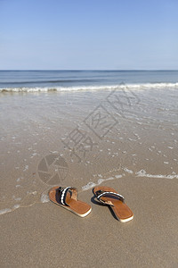 海边的左拖鞋图片