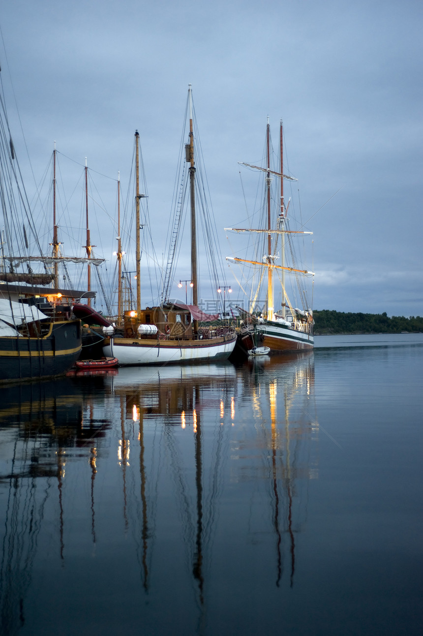 清晨在奥斯陆港挪威图片