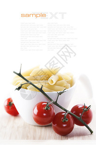 意大利面食西红柿加白有文字空间图片