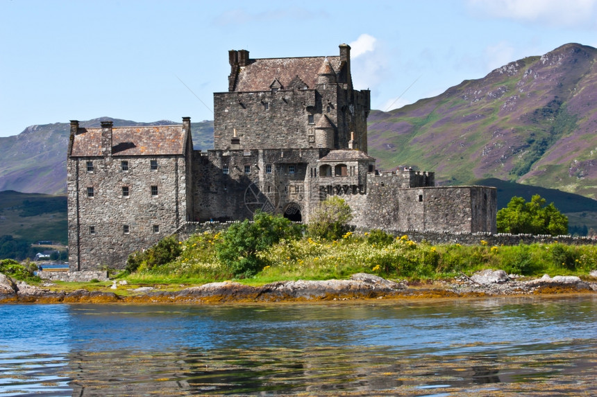 城堡是苏格兰最有照片的古迹之一也是婚礼和电影地点的热门场所图片
