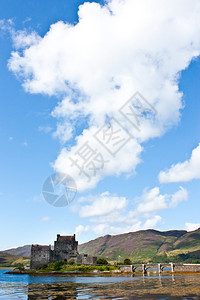 城堡是苏格兰最有照片的古迹之一也是婚礼和电影地点的热门场所图片