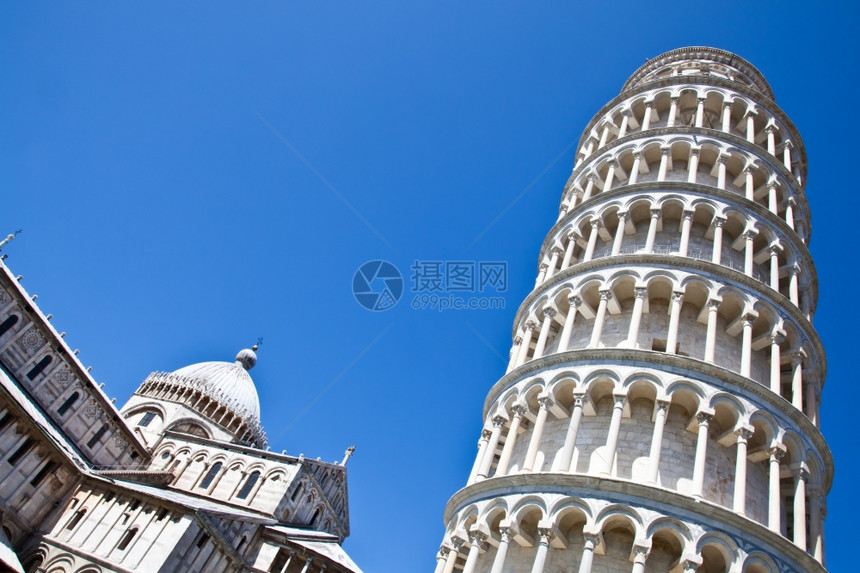 意大利比萨著名的倾斜塔图片