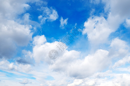 云笼罩的天空图片