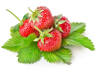 一粒刨开的草莓将白背景的叶子与隔绝的草莓提取开背景