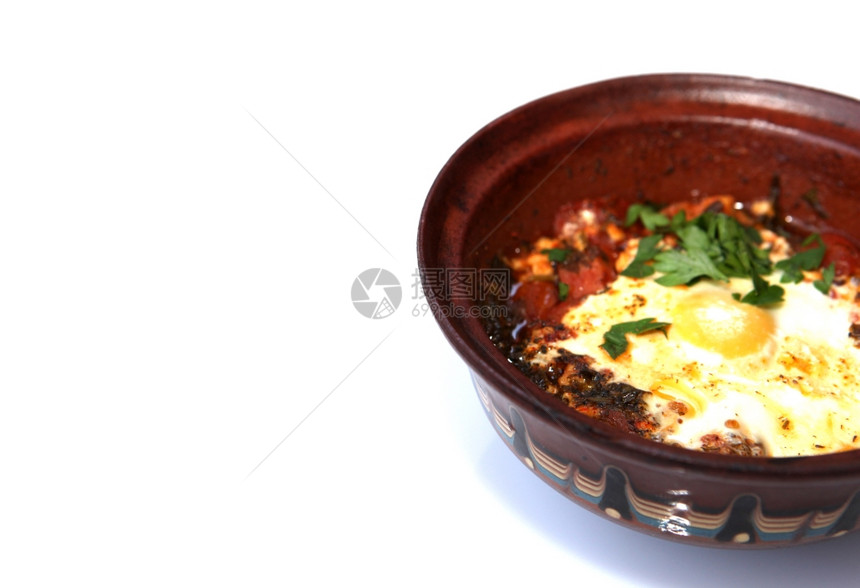 陶瓷粘土锅用来在白色背景上隔离烹饪图片