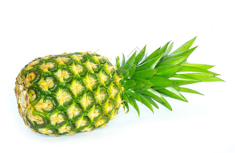 白色背景上孤立的新鲜菠萝背景图片
