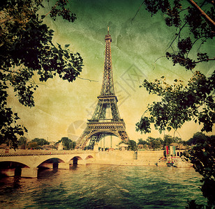 法国巴黎塞纳河的埃菲尔铁塔和桥梁图片