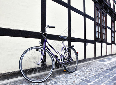 在德国一条街上单自行车图片
