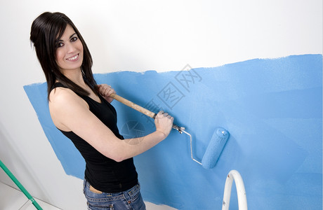 蓝油漆家庭改进善有吸引力的妇女背景图片