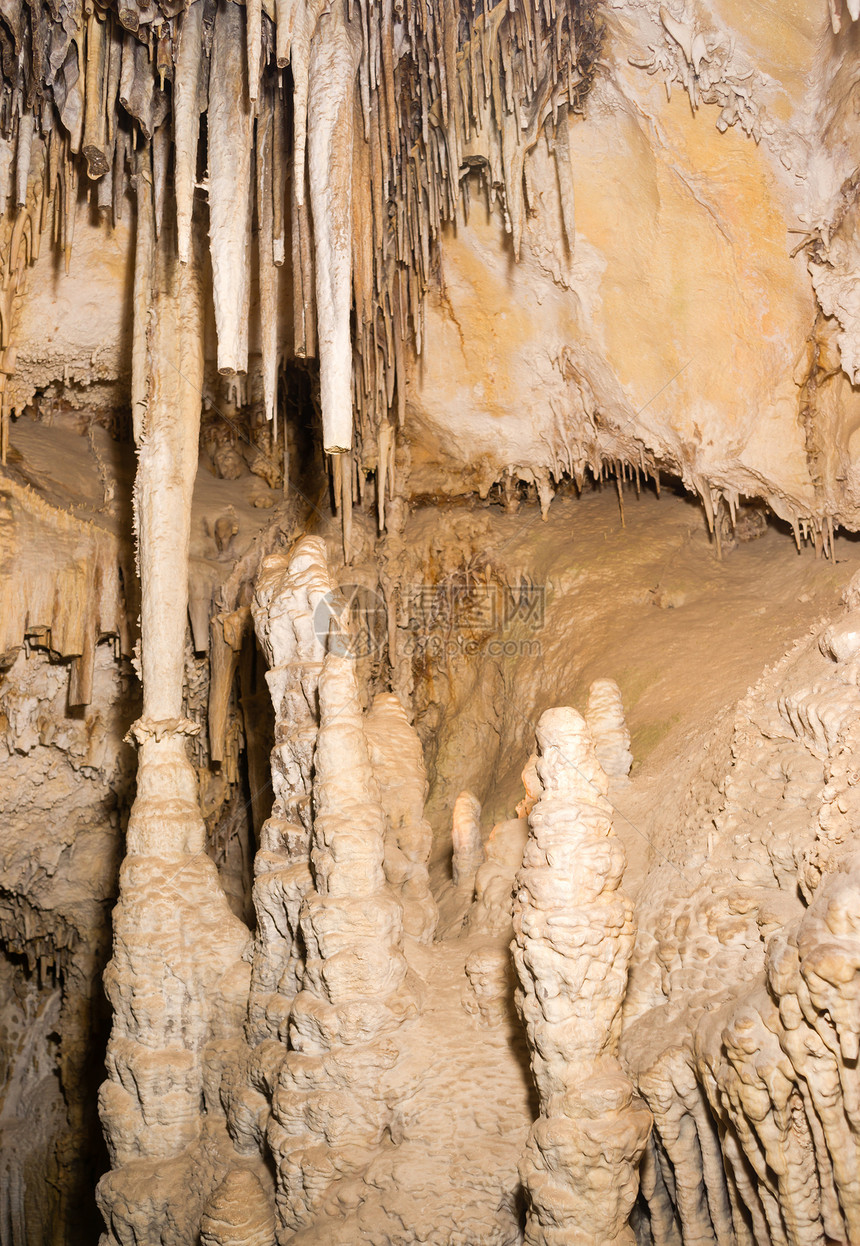 地下洞穴往有非常相似的水矿层图片