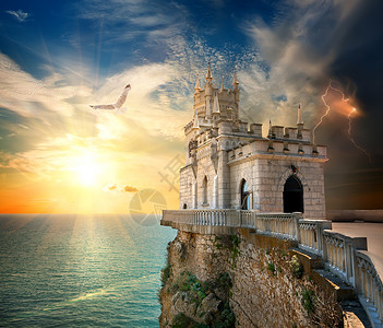 Swallow黑海岩石上的雀巢城堡图片
