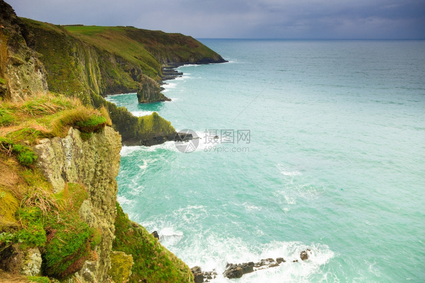 爱尔兰的风景海岸线亚特兰海滨岩石岸景色爱尔兰欧洲科克县图片