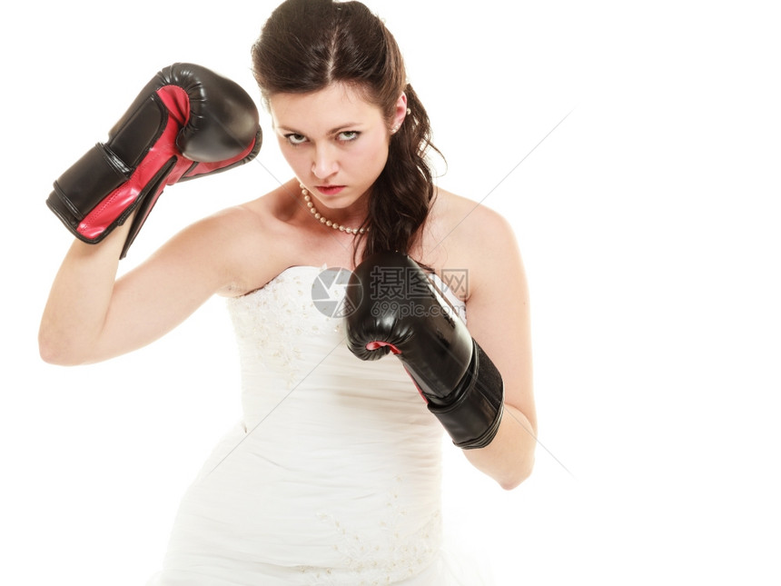 解放穿着拳击手套婚纱的新娘展示权力支配的妇女孤立无援图片
