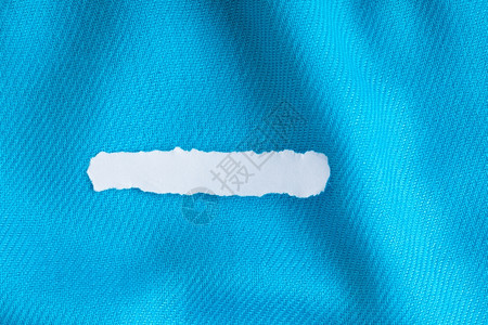 纺织品质材料蓝色背景布面卷状折叠纸的空白图片