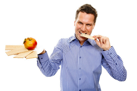 男人在饮食中吃健康有一个面包和苹果工作室拍摄白背景图片