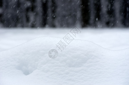 冬季背景下雪纹理关闭图片