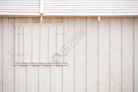 海滩上的木制建筑房屋白的窗户木制材背景图片
