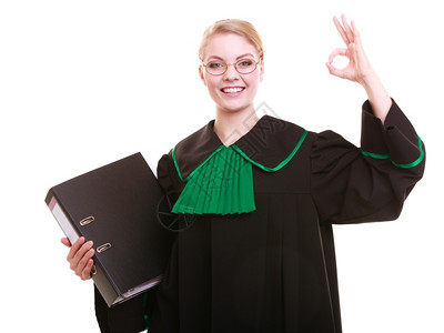 年轻女律师身着经典油波兰黑色绿袍的年轻女律师带文件夹或档案材料图片