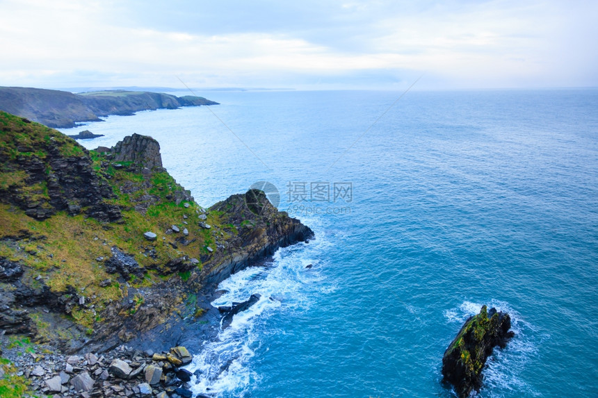 爱尔兰的风景海岸线亚特兰海滨岩石岸景色爱尔兰欧洲科克县图片