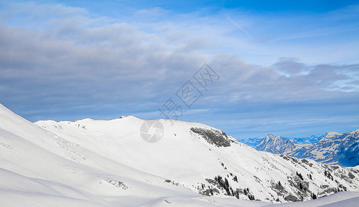 冬季山谷雪景图片