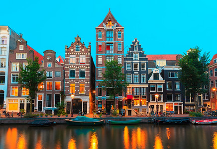 荷兰山墙房子美丽的街道高清图片