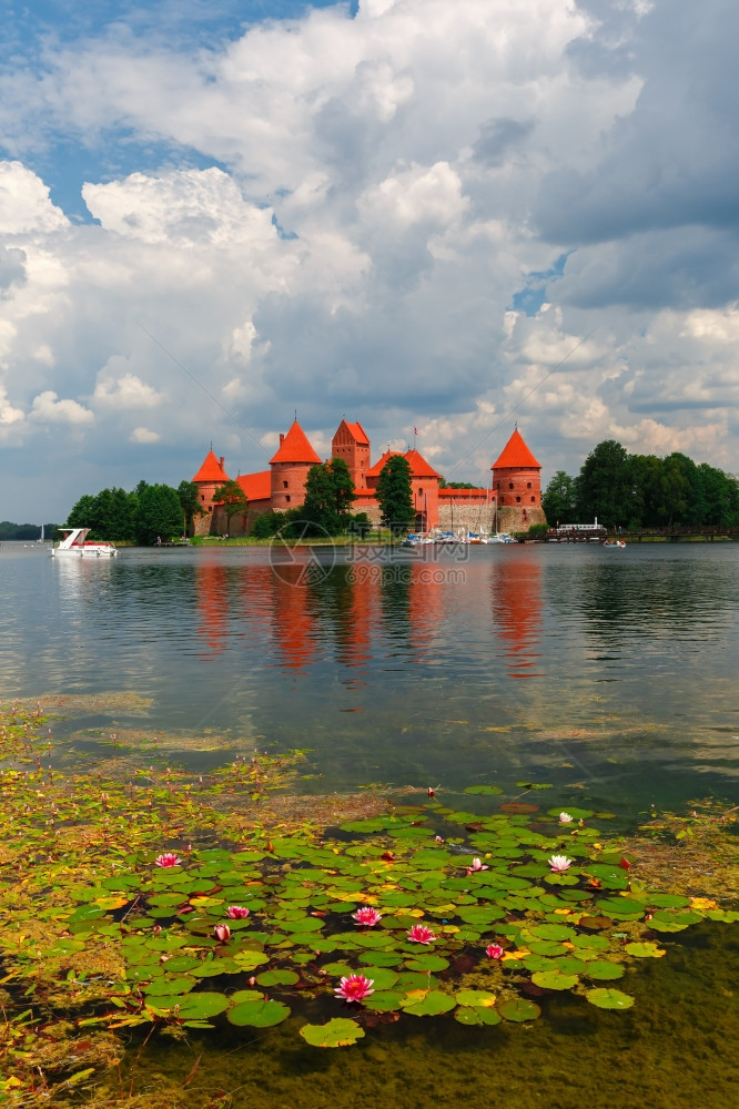 立陶宛维尔纽斯附近的特拉凯岛城堡图片
