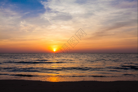 海滩日落中出黄昏高清图片素材