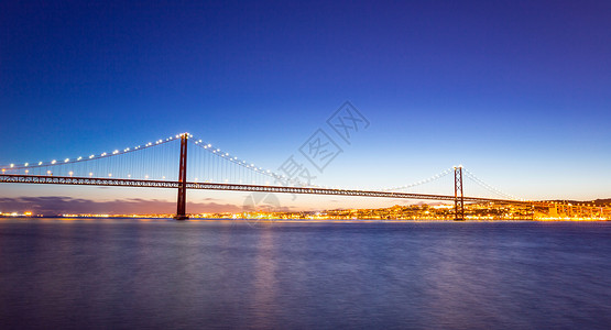 葡萄牙里斯本市景全和25德阿布里尔桥图片