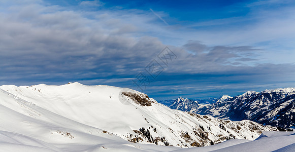 山顶有高雪下图片