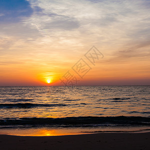 海滩日落中出地平线高清图片素材