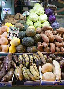 当地市场各种水果和蔬菜签名高清图片素材