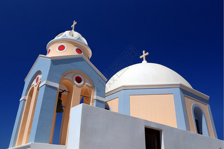 希腊圣托里尼岛的菲拉白教堂典型建筑和著名的旅游景点高清图片