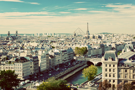 法国巴黎全景圣母教堂的埃菲尔铁塔和塞纳河展望图片