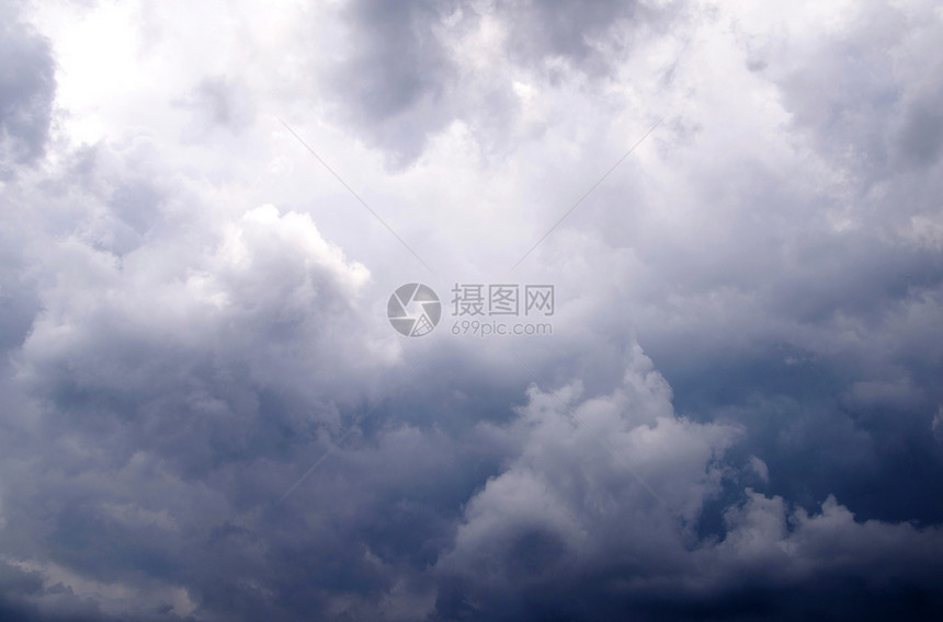 暴风雨前的云层天空xAxA图片