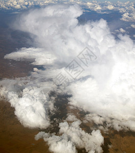 空中的云彩风景图背景图片