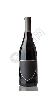 未打开的红酒瓶标签孤立在白色背景和反射上背景图片